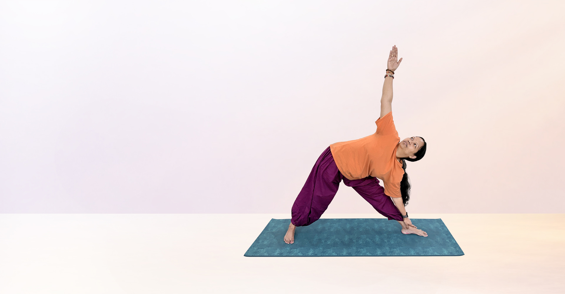 Samatva Yoga practice session - Kneeling backbend balance posture